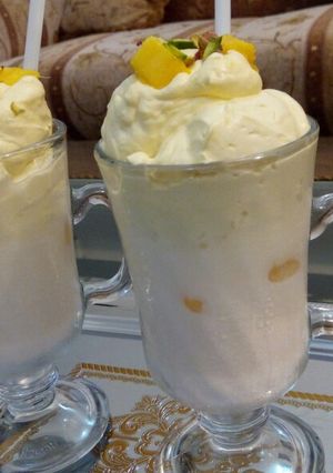 A picture of Mango dalgona milkshake.