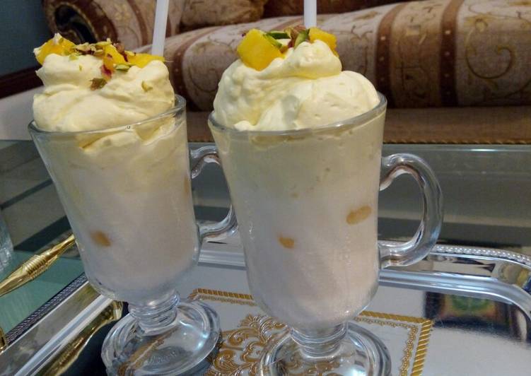 Mango dalgona milkshake