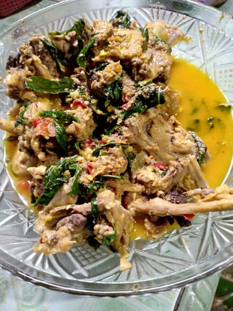 Bagaimana Menyiapkan Ayam kemangi (woku) sederhana dan simpel yang Bikin Ngiler