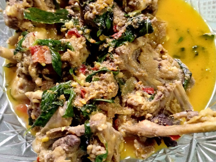 Bagaimana Menyiapkan Ayam kemangi (woku) sederhana dan simpel yang Bikin Ngiler