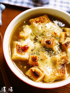 蒜味洋蔥濃湯 的食譜成品照片