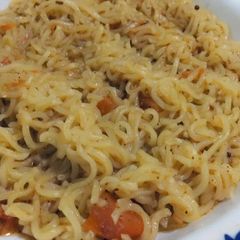 A picture of Chatpati noodles with desi tarka.