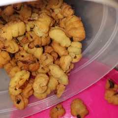 รูปของ Kue kering Keong bawang
