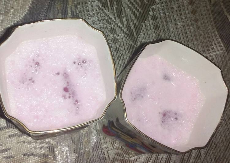 Strawberry milk shake