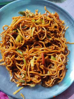 चाऊमिन (chowmein recipe in hindi) रेसिपी मुख्य फोटो