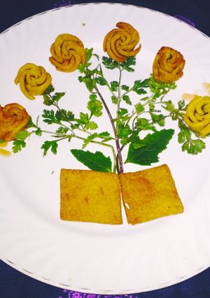 सूजी मैदा के फूल (Suji Maida ke Phool recipe in Hindi) रेसिपी मुख्य फोटो