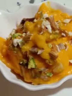 மாம்பழ ஐஸ் கிரீம் (Maambala icecream recipe in tamil) செய்முறை முக்கிய புகைப்படம்
