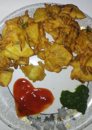 A picture of Potato Onion Pakodi.