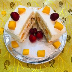 A picture of Mango 🥭 bread pastry.