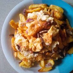 A picture of Irish potatoes chips and fried egg.