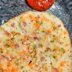 Vegetables Rava Uttapam A picture of Vegetables Rava Uttapam.