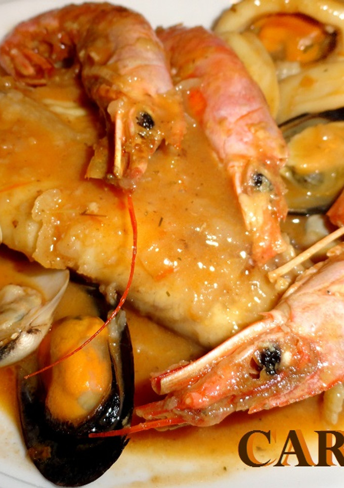 Una foto de Suquet de rape con marisco