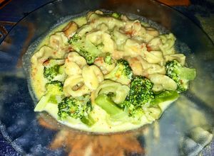 Una foto de Cappellettis con Salsa de Brócoli 🥦
