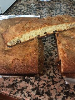 Una foto de Torta de yogur, pasas y nueces