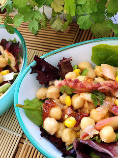Una foto de Ensalada de garbanzos con pulpo