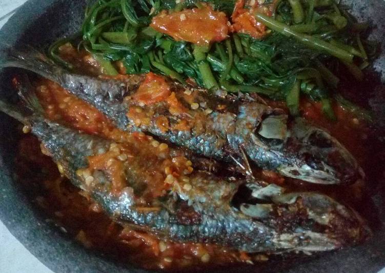 Langkah Mudah untuk Membuat Lemuru penyet sambel kangkung, Menggugah Selera