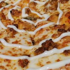 A picture of Chicken tikka pizza shawarma.