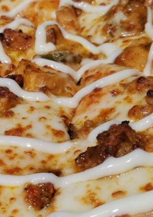 A picture of Chicken tikka pizza shawarma.