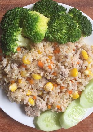 Hình của món Cơm gạo lức thập cẩm bằng nồi cơm điện eat clean.