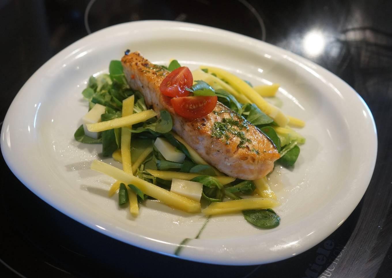 Salmon Salad Coriander Sauce