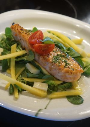 Foto resep Salmon Salad Coriander Sauce