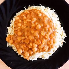 A picture of Chickpea curry.
