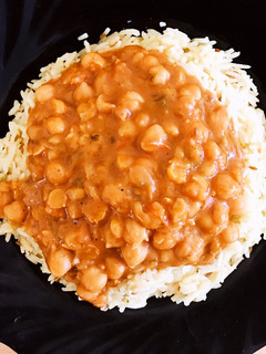 A picture of Chickpea curry.