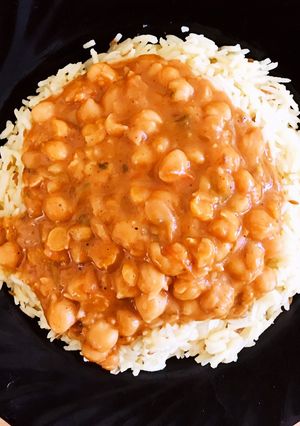 A picture of Chickpea curry.