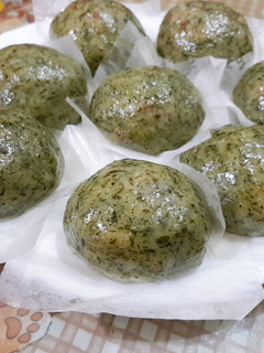 A picture of 客家艾草菜包.