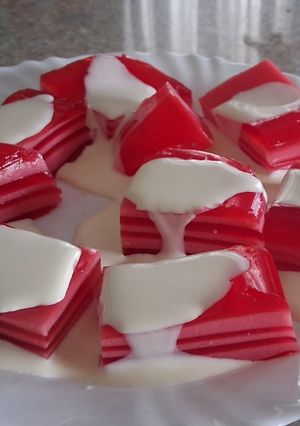 Una foto de Postre de gelatina con leche condensada