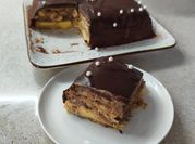 Una foto de tarta con harina de algarroba