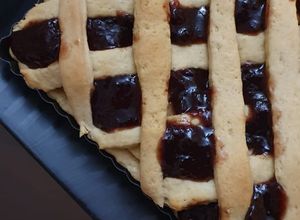Una foto de Kuchen de manzanas y mermelada de Esteban 😊