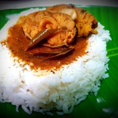 A picture of Arachuvitta Meen Kuzhambu (Fish Curry in Homemade ground paste).