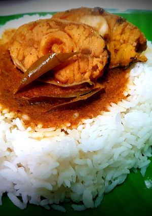 A picture of Arachuvitta Meen Kuzhambu (Fish Curry in Homemade ground paste).