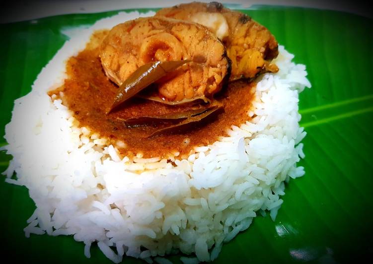 Just Do It Arachuvitta Meen Kuzhambu (Fish Curry in Homemade ground paste)