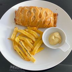 A picture of Salmon Wellington.