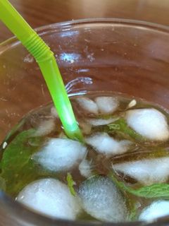 Una foto de Mojito casero al toque de Ratafia