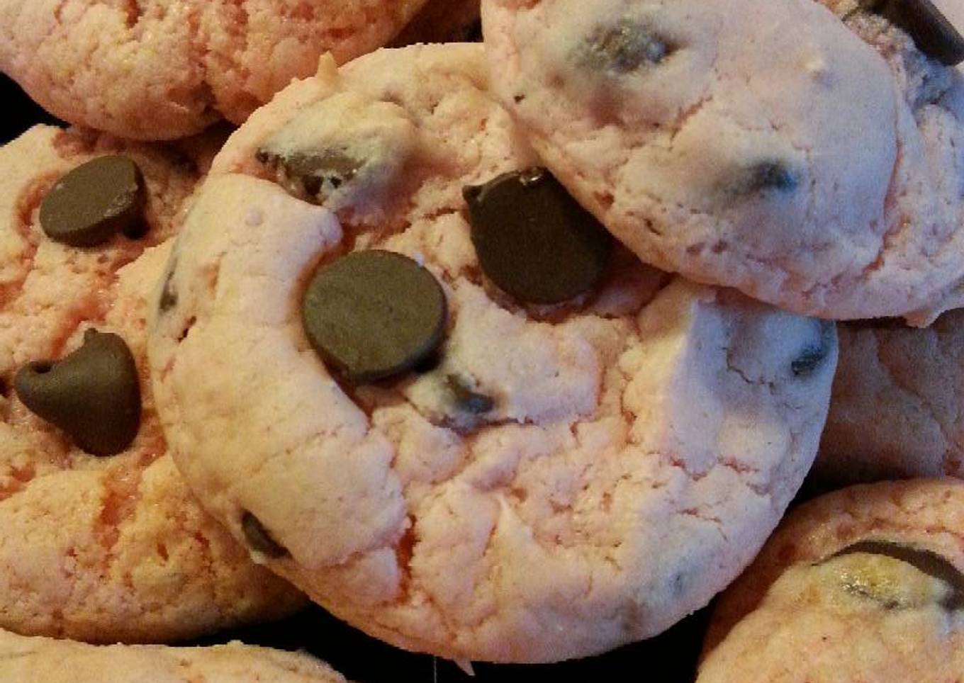 Strawberry Chocolate Chip Cookies