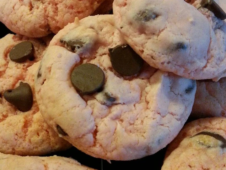 Simple Way Make Recipe Strawberry Chocolate Chip Cookies that is Delicious, Perfect}