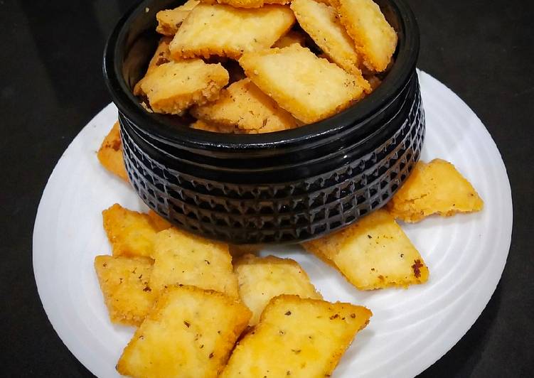 Recipe of Super Quick Homemade Namkeen Namakpare