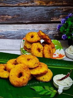 মেদু বড়া (Medu vada recipe in Bengali) রেসিপির প্রধান ছবি