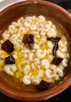 Una foto de Cazuela de gamba blanca al ajillo 😋