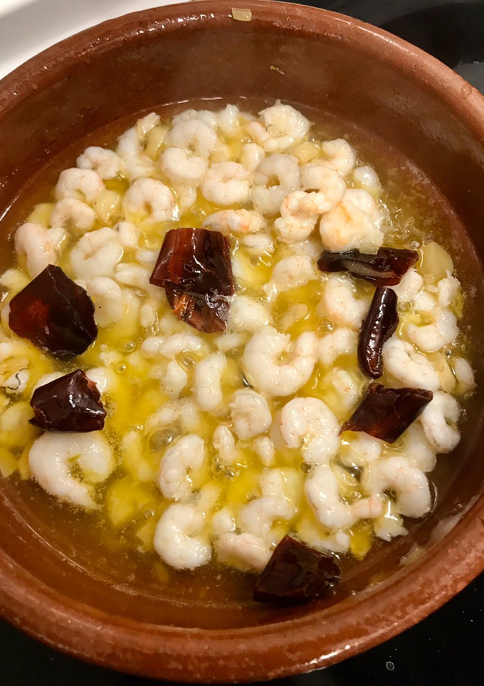 Una foto de Cazuela de gamba blanca al ajillo 😋
