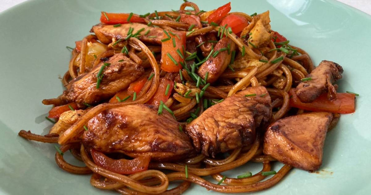 Fideos chinos con pollo y verduras Receta de elfornerdealella- Cookpad