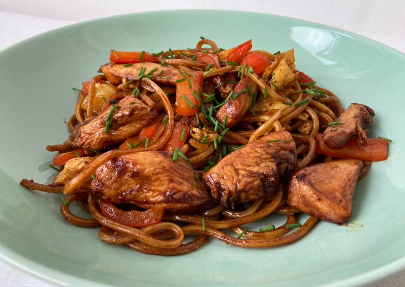 Chow Mein con pollo (炒麵)