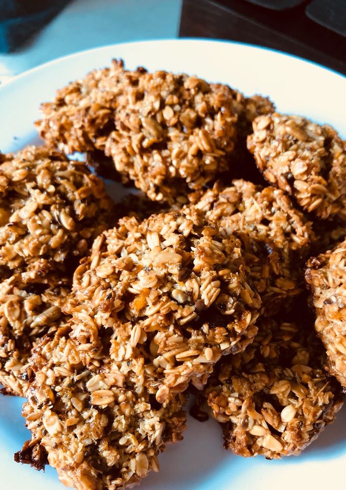 Una foto de Galletas de granola con semillas y frutos secos.....rrrrriquisisisisissimas!! 😋