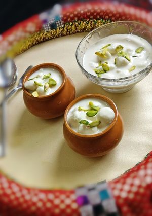 अंगूर रबड़ी (Angoor Rabdi recipe in hindi) रेसिपी मुख्य फोटो