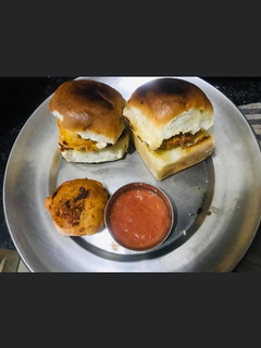 वडा पाव (vada paav recipe in hindi) रेसिपी मुख्य फोटो