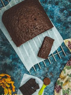 صورة لوصفة كيكة اسفنجيّة بالزبدة والشوكولاتة 😋🍫