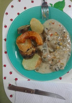 Una foto de Presas de pollo con salsa